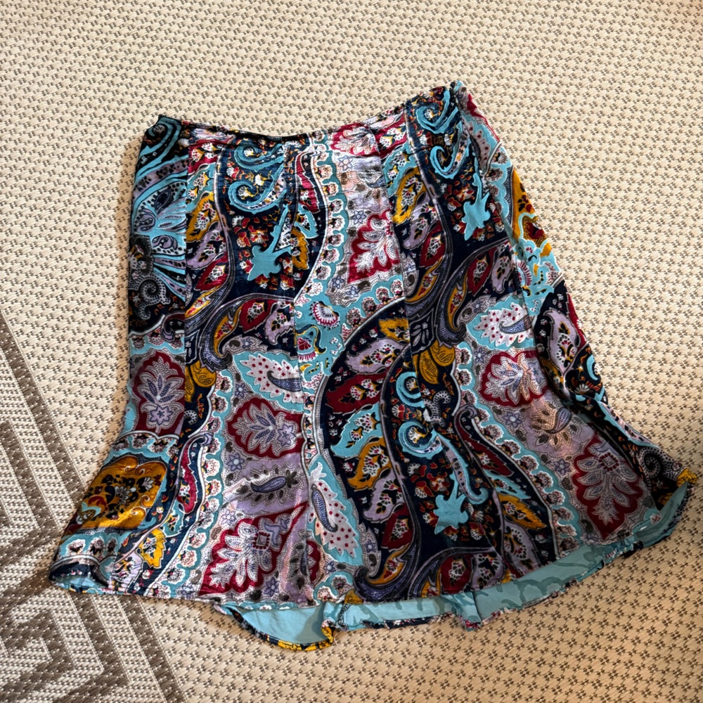 Drama velvet like fully lined. Burnout design skirt